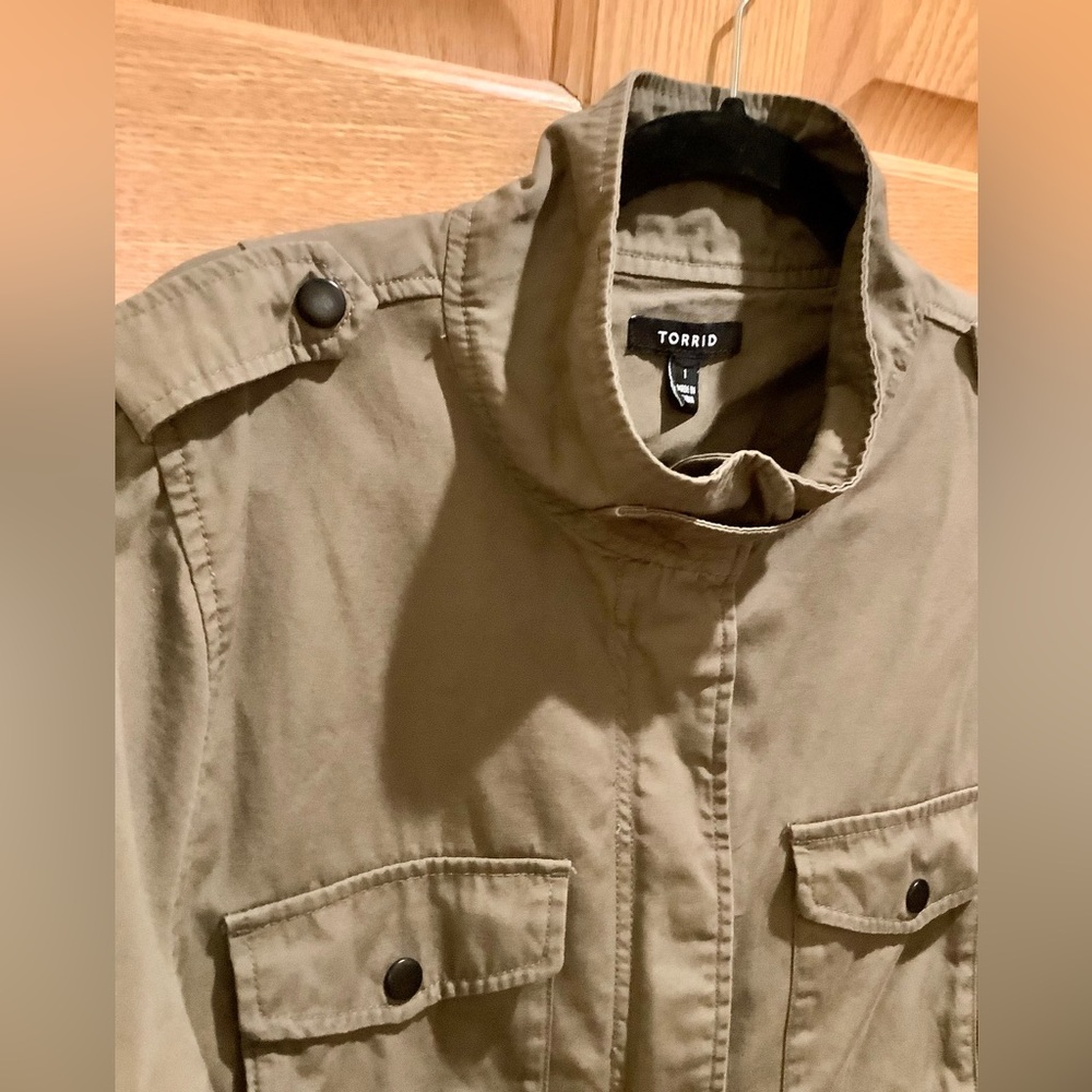 Women’s Torrid Army Green Olive Utility Lightweight Jacket Size 1X EUC - Picture 5 of 13